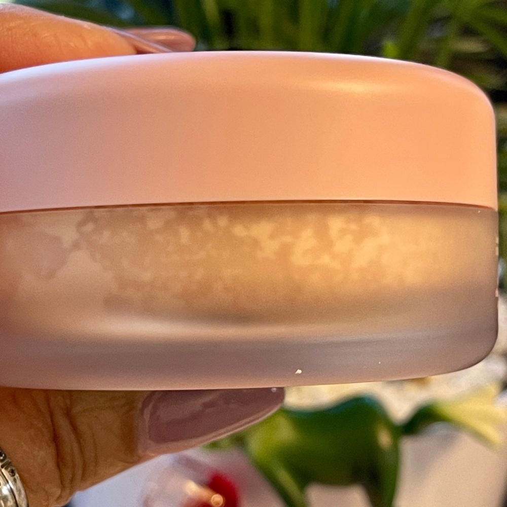 ONE/SIZE By Patrick Starrr Ultima Blurring Setting Powder In Ultra Peach - Picture 9 of 11